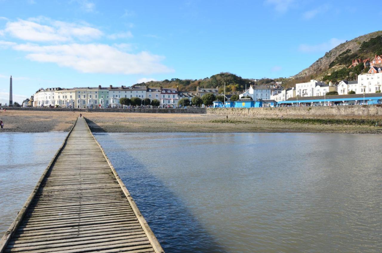 Audley Guest House Llandudno Esterno foto